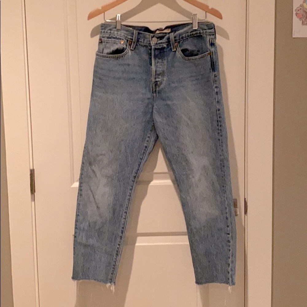 Levi’s Wedgie Straight frayed bottoms